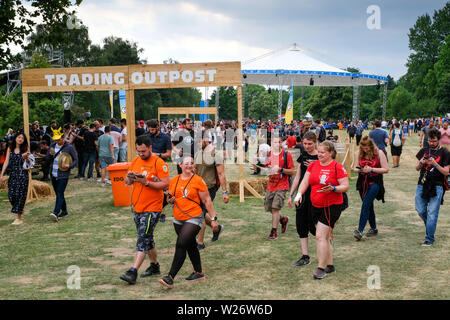 Dortmund, Allemagne, Juillet 06, 2019 : Les joueurs vont assister Pokemon Fest au Westfalenpark Dortmund sur Juillet 06, 2019. Développeur de jeux mobiles Niantic a occupé les quatre jours Pokemon Rendez-Fest à Dortmund du jeudi au dimanche, avec des milliers de joueurs participant à l'événement - POKEMON RENDEZ Festival im Dortmunder Westfalenpark vom 4.7. bis 7.7.2019. Dortmund, Allemagne Banque D'Images