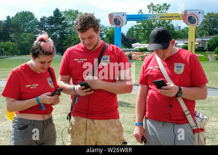 Dortmund, Allemagne, Juillet 06, 2019 : Les joueurs vont assister Pokemon Fest au Westfalenpark Dortmund sur Juillet 06, 2019. Développeur de jeux mobiles Niantic a occupé les quatre jours Pokemon Rendez-Fest à Dortmund du jeudi au dimanche, avec des milliers de joueurs participant à l'événement - POKEMON RENDEZ Festival im Dortmunder Westfalenpark vom 4.7. bis 7.7.2019. Dortmund, Allemagne Banque D'Images