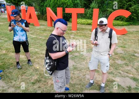 Dortmund, Allemagne, Juillet 06, 2019 : Les joueurs vont assister Pokemon Fest au Westfalenpark Dortmund sur Juillet 06, 2019. Développeur de jeux mobiles Niantic a occupé les quatre jours Pokemon Rendez-Fest à Dortmund du jeudi au dimanche, avec des milliers de joueurs participant à l'événement - POKEMON RENDEZ Festival im Dortmunder Westfalenpark vom 4.7. bis 7.7.2019. Dortmund, Allemagne Banque D'Images