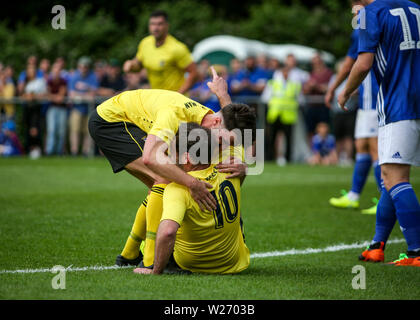 CARDIFF, Royaume-Uni. 5 juillet 2019. Richard French de Taff's Well AFC célèbre après avoir marqué dans le match amical de pré-saison à l'r * Plusieurs autres calvaires parsèment Ddar. © Photo Matthieu Lofthouse - Photographe indépendant Banque D'Images