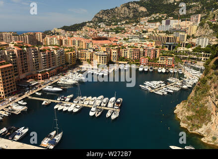 Paysage urbain de Monaco. Fontvieille et le port de Monaco Banque D'Images