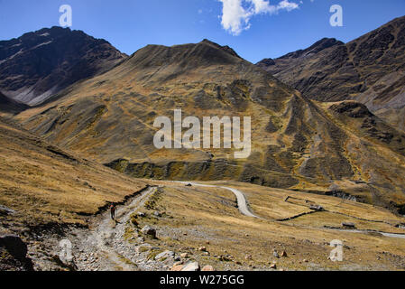 Trekking à travers la Cordillère Real mountain range, Bolivie Banque D'Images