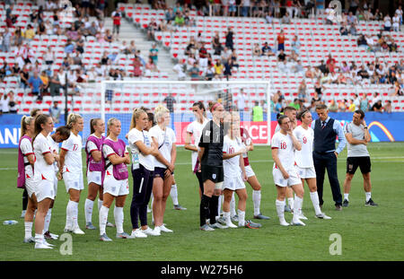 Les joueurs de l'Angleterre semblent déprimés à la fin de la Coupe du Monde féminine de la fifa Troisième Place Play-Off au stade de Nice, Nice. Banque D'Images