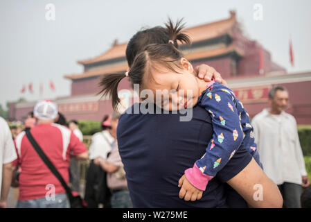 Les touristes chinois en face de l'entrée de la Cité interdite à Pékin, Chine Banque D'Images