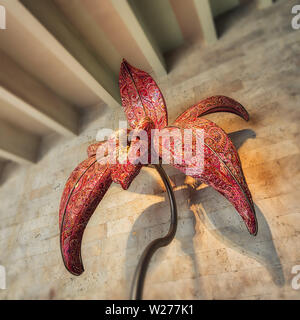 Sculpture de fleurs au complexe cascade à Erevan, Arménie, prise en avril 2019rn' prises en hdr Banque D'Images