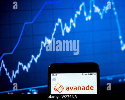 Sur cette photo, l'illustration logo Avanade est vu affichée sur un smartphone Banque D'Images