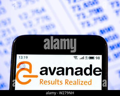 Sur cette photo, l'illustration logo Avanade est vu affichée sur un smartphone Banque D'Images