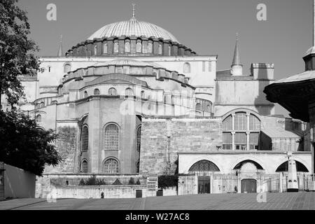 Istanbul, Turquie - 20 septembre 2017 : vue extérieure de la basilique Sainte-Sophie, un monument classé premier-né comme une église, puis une mosquée, et maintenant un musée visité par mil Banque D'Images