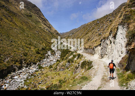 Trekking à travers la Cordillère Real mountain range, Bolivie Banque D'Images