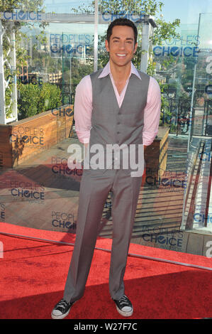 LOS ANGELES, CA. 09 novembre 2010 : Zachary Levi à l'annonce des nominations pour les Prix du choix populaire 2011 au London West Hollywood Hotel. © 2010 Paul Smith / Featureflash Banque D'Images