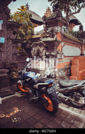 Rues du village d'Ubud, Bali, Indonésie Banque D'Images