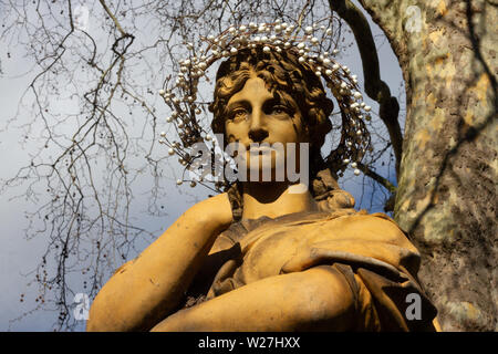 L'Euterpe Muse de la musique qui a inspiré le développement des arts de la Grèce antique voir à St Georges Garden, Londres Banque D'Images