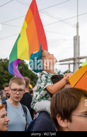 Poznan / Pologne - 07.06.2019 : défilé gay ou l'égalité et de mars pour protester contre les nationalistes, les forces de police anti-émeute. Banque D'Images