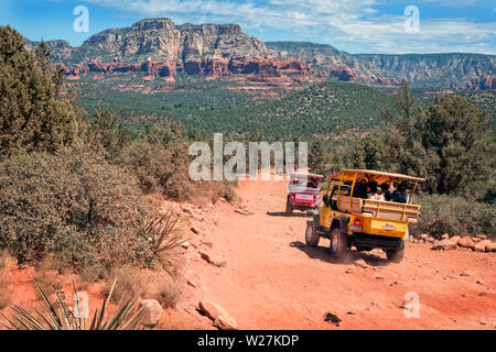 Les excursions en Jeep locale sur un sentier à Dry Creek Rd Sedona Arizona USA Banque D'Images