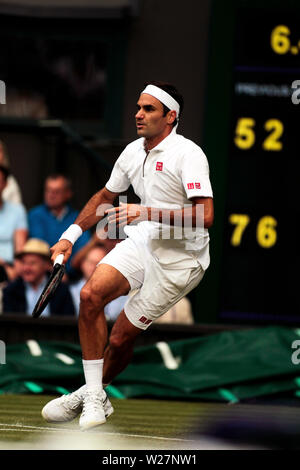 Wimbledon, 6 juillet 2019 - Roger Federer lors de son troisième match contre Lucas Pouile de France aujourd'hui à Wimbledon. Banque D'Images