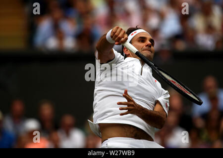 Wimbledon, 6 juillet 2019 - Roger Federer lors de son troisième match contre Lucas Pouille de France aujourd'hui à Wimbledon. Federer a gagné en 5 sets. Banque D'Images