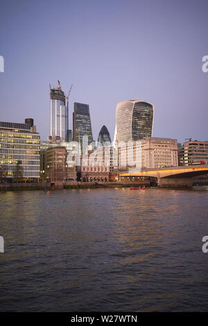 Londres, UK - Février, 2019. Vue de la ville de Londres, célèbre quartier financier, avec de nouveaux gratte-ciel en construction. Banque D'Images