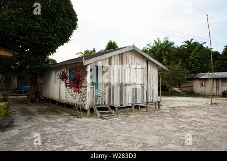 Maisons, Boa Esperança Communauté, Cuieiras River, Amazonie, Manaus, Amazonas, Brésil Banque D'Images