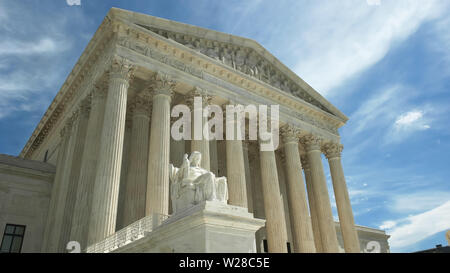 WASHINGTON, DC, USA -Avril, 2, 2017 : la Cour suprême statue et la contemplation de la justice à washington dc Banque D'Images