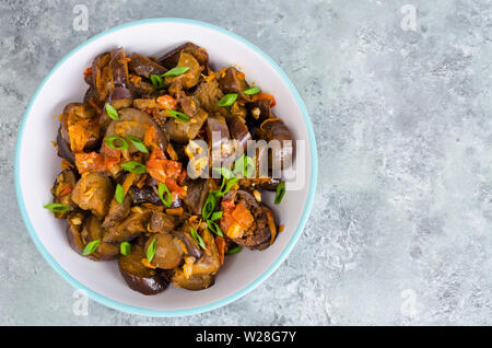 Plat végétarien, compotée de légumes avec les aubergines. Banque D'Images