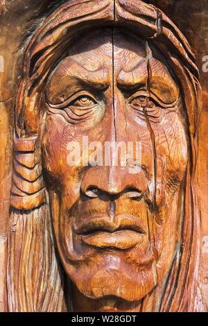 Salish Indian Indian Wood Carving Totem Pole Art face Sculpture Campbell River Waterfront Pacific Northwest Vancouver Island Colombie-Britannique Canada Banque D'Images