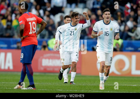 Sao Paulo, Brésil. 6 juillet, 2019. L'Argentine Paulo Dybala (2e R) célèbre après avoir marqué lors de la 3e place de la Copa America 2019 entre l'Argentine et le Chili à Sao Paulo, Brésil, le 6 juillet 2019. Credit : Francisco Canedo/Xinhua/Alamy Live News Banque D'Images