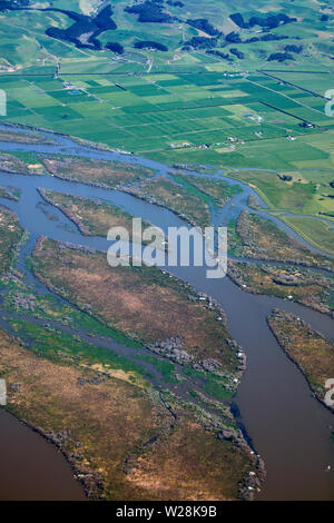 Tresses de Waikato River, près de l'île du nord, Auckland, Nouvelle-Zélande - vue aérienne Banque D'Images