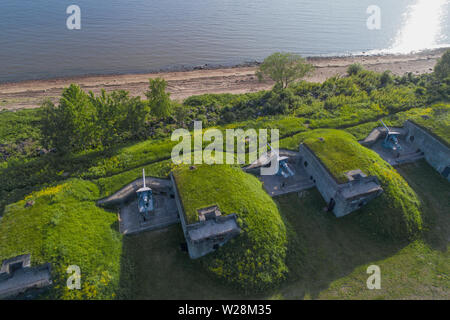 KRONSTADTT, RUSSIE - 03 juin 2019 : la position de l'artillerie de l'ancienne batterie Demidov un jour d'été (Photographie aérienne) Banque D'Images
