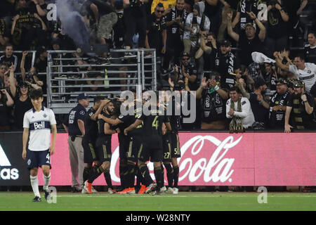 Los Angeles, CA, USA. 6 juillet, 2019. Les joueurs pour célébrer un but dans la première moitié pendant le jeu entre Los Angeles et Vancouver Whitecaps FC à la Banc de stade de la Californie à Los Angeles, CA., USA. (Photo de Peter Renner and Co) Credit : csm/Alamy Live News Banque D'Images