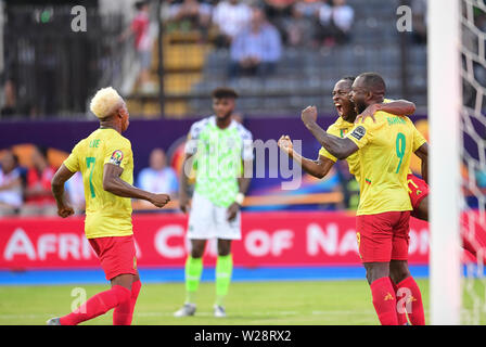 Alexandrie, Egypte. 6 juillet, 2019. Les joueurs du Cameroun célébrer pendant la série de 16 match entre le Nigeria et le Cameroun à la coupe d'Afrique des Nations 2019 à Alexandrie, en Egypte, le 6 juillet 2019. Huiwo Crédit : Wu/Xinhua/Alamy Live News Banque D'Images