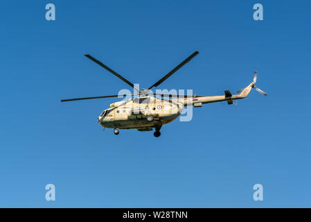 Suez, Egypte - Novembre 5, 2017 : un Mil Mi-8 Hip qui patrouille dans le canal de Suez en Égypte. Banque D'Images