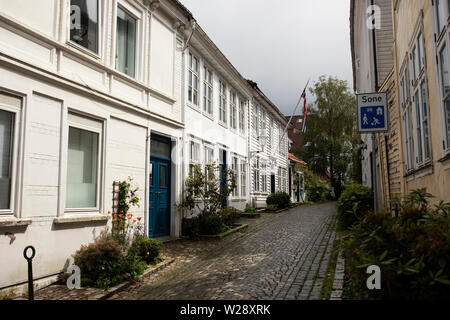 La rue historique de Lille Markeveien dans la ville de Bergen, Norvège. Banque D'Images