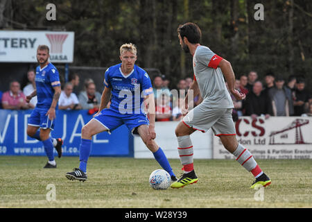 Swindon town fc Michael Doughty prend la défense de Swindon supermarine Fc à la pré saison friendly à 2019 supermarine Banque D'Images