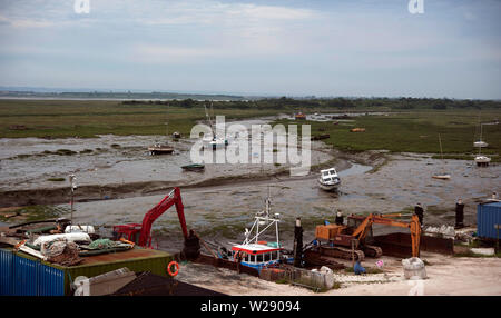 Les travaux de construction de la vase à marée basse sur l'estuaire de la Tamise, vieille Leigh, Leigh-on-Sea, Essex, Angleterre, Royaume-Uni Banque D'Images