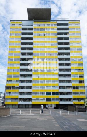 L'extérieur du Grand Arthur House Appartement bloc sur la ruelle d'or Estate, City of London, UK Banque D'Images