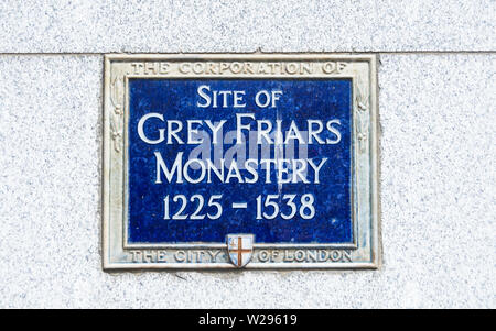 Blue Plaque commémorative sur le site de Grey Friars Monastère, Ville de London, UK Banque D'Images