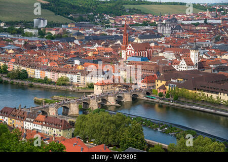 Würzburg Stadtansicht von der Festung Marienberg gesehen, Würzburg, Unterfranken, Bayern, Deutschland | Würzburg ville vue vue de la forteresse Ma Banque D'Images