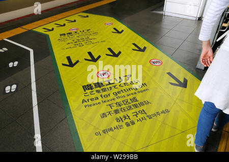 Les marquages de la plate-forme au Japon Banque D'Images