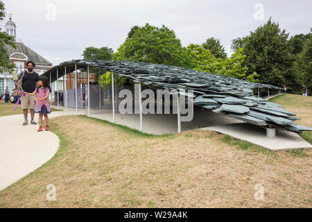Ardoise de Cumbrie tuiles sur la Serpentine Gallery Pavilion 2019 conçu par Junya Ishigami, London, UK Banque D'Images