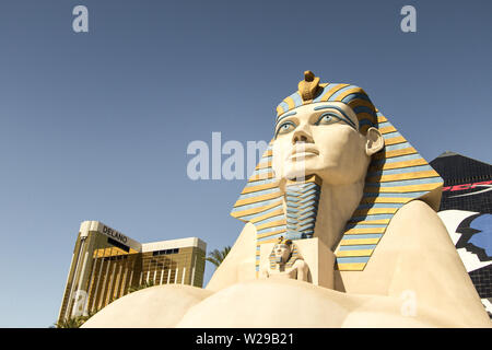 Las Vegas, Nevada, USA - 6 mai 2019 : Le Sphinx à l'extérieur du Luxor Hotel and Casino sur le Strip de Las Vegas. Banque D'Images