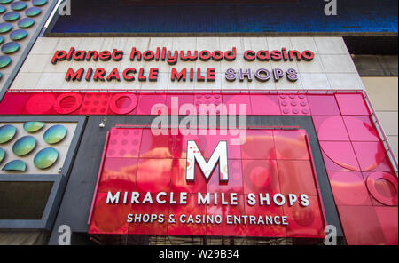 Las Vegas, Nevada, USA - 6 mai 2019 : Entrée de la Miracle Mile Shops au Planet Hollywood sur le Strip de Las Vegas. Banque D'Images