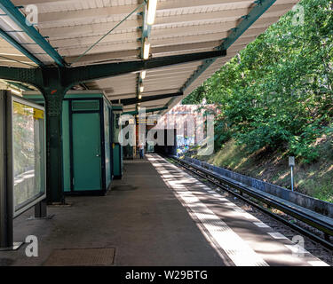 Berlin-Dahlem. De Oskar-Helene-Heim U-Bahn de la station de métro sur la ligne U 3. Banque D'Images