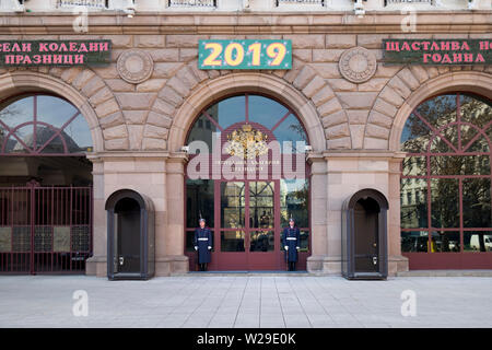 Bulgarie, Sofia, du centre-ville, la résidence du Président, guardsman Banque D'Images