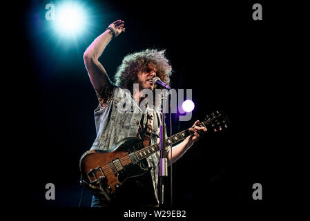 Grugliasco, Italie. 05 juillet, 2019. Andrew Stockdale, fondateur, guitariste et chanteur du groupe de rock australien Wolfmother live sur scène à l'Gruvillage 105 festival. Credit : Alessandro Bosio/Pacific Press/Alamy Live News Banque D'Images