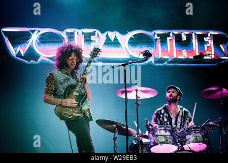 Grugliasco, Italie. 05 juillet, 2019. Andrew Stockdale, fondateur, guitariste et chanteur du groupe de rock australien Wolfmother live sur scène à l'Gruvillage 105 festival. Credit : Alessandro Bosio/Pacific Press/Alamy Live News Banque D'Images