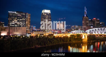 Nashville par nuit - magnifique vue sur la skyline - Nashville, États-Unis - 15 JUIN 2019 Banque D'Images