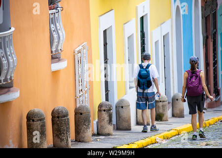 Les touristes dans le Vieux San Juan, Puerto Rico Banque D'Images