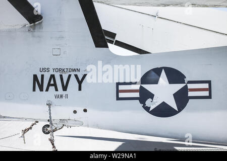 Mount Pleasant, Caroline du Sud, USA -la queue d'un avion F-15 avec insignia. Cet avion est un avion de la DEUXIÈME GUERRE MONDIALE sur l'affichage à l'Patriot's Point. Banque D'Images