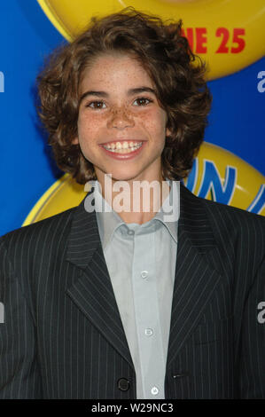 ***PHOTO*** ACTEUR CAMERON BOYCE EST DÉCÉDÉ À L'ÂGE DE 20 ANS AURAIT ÉTÉ À LA SUITE D'UNE SAISIE. Cameron Boyce à la première de 'grands' au Ziegfeld Theatre à New York. Le 23 juin 2010. Crédit : Dennis Van Tine/MediaPunch MediaPunch Crédit : Inc/Alamy Live News Crédit : MediaPunch Inc/Alamy Live News Banque D'Images