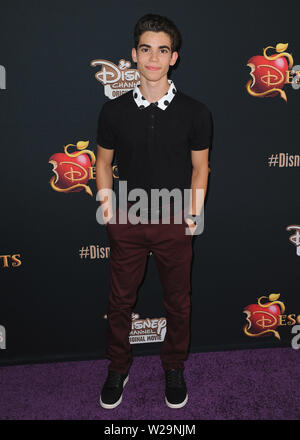 ***PHOTO*** ACTEUR CAMERON BOYCE EST DÉCÉDÉ À L'ÂGE DE 20 ANS AURAIT ÉTÉ À LA SUITE D'UNE SAISIE. BURBANK, CA - le 24 juillet : Cameron Boyce à la première de Disney's 'Descendants' au Walt Disney Studios le 24 juillet 2015 à Burbank, Californie. Credit : PGSK MediaPunch MediaPunch/crédit : Inc/Alamy Live News Banque D'Images